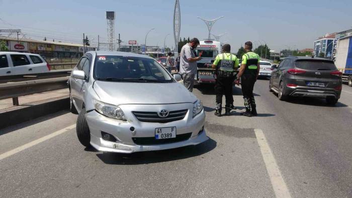 Kamyon, Kör Noktasına Giren Otomobile Çarptı