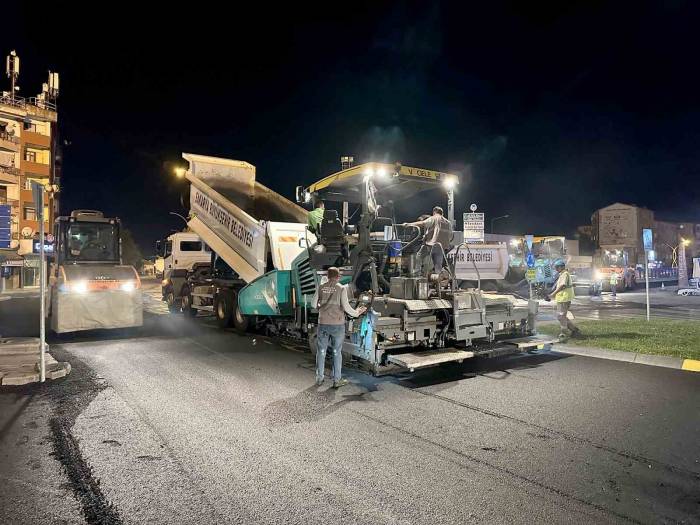 Adnan Menderes Ve Yeni Bosna Caddesi Sil Baştan Yenilendi