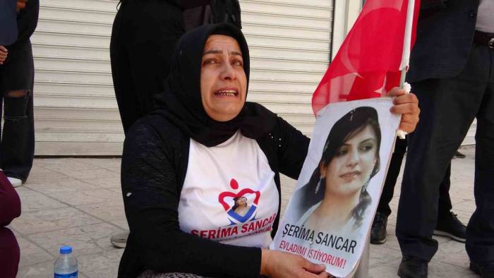 Kızına Seslenen Vanlı Anne: “beni Düşman Kapısına Niye Getiriyorsun”