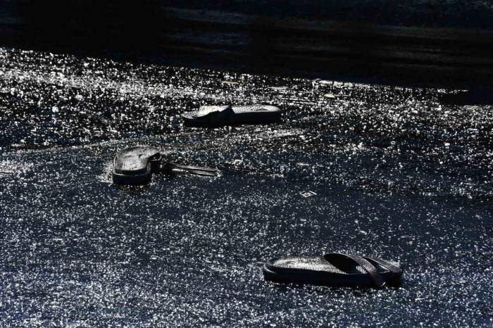 Kuşadası’nda Terlikler Asfalta Yapıştı