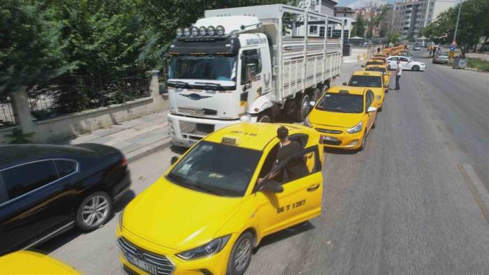 Başkent’te Tarife Yenilendi, Taksiciler Güncelleme İçin Uzun Kuyruklar Oluşturdu