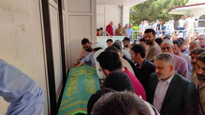 Gölde Boğulan Gencin Cenazesi Gözyaşları İçinde Kaldırıldı
