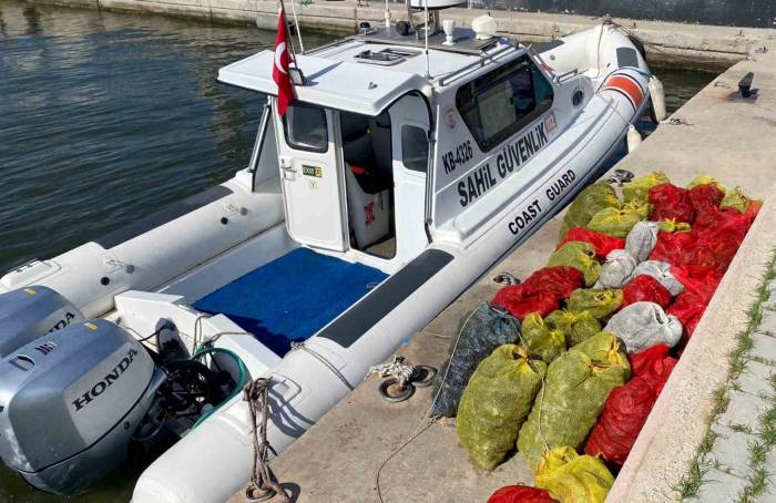 İzmir’de Kaçak Avlananlar Sahil Güvenlik’e Yakalandı