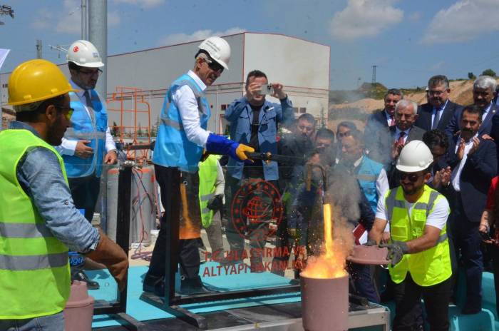 Dev Projenin İlk Kaynağını Bakan Uraloğlu Yaptı