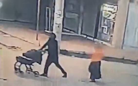 Bebek Arabalı Hırsızlar Önce Kameraya Sonra Polise Yakalandı