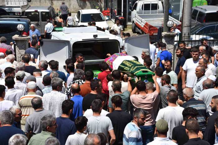 Traktör Kazasında Hayatını Kaybeden Kadın Defnedildi