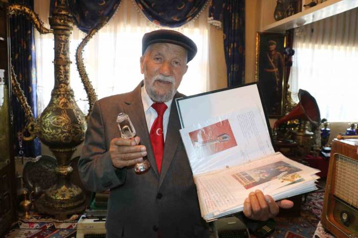 Böyle Aşk Ne Görüldü Ne Duyuldu, Eşinin Saçlarını Yarım Asırdır Saklıyor