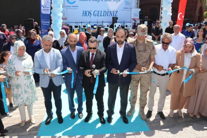 Edremit’te ’kadın El Emeği Ve Sanat Sergisi’ Açıldı