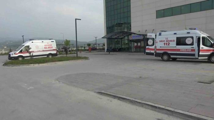 Yalova’da Otomobil Takla Attı: 3 Çocuk Yaralı