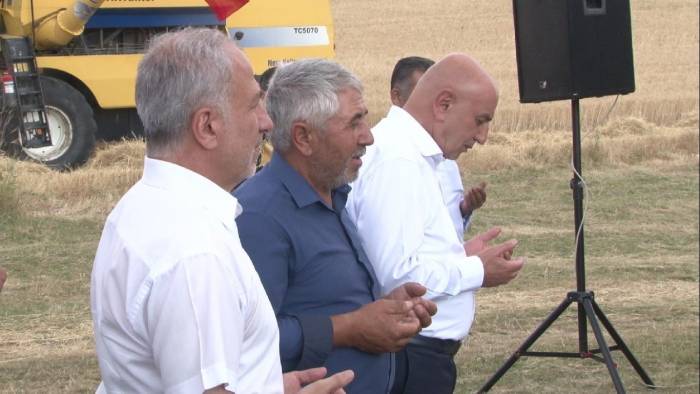 Keçiören’de Bu Senenin İlk Buğday Hasadı Yapıldı