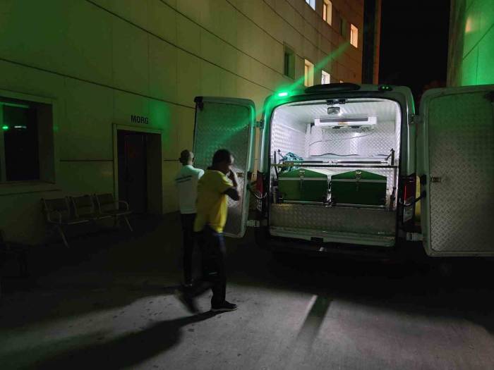 Serinlemek İçin Denize Giren 2 Kişi Boğularak Yaşamını Yitirdi
