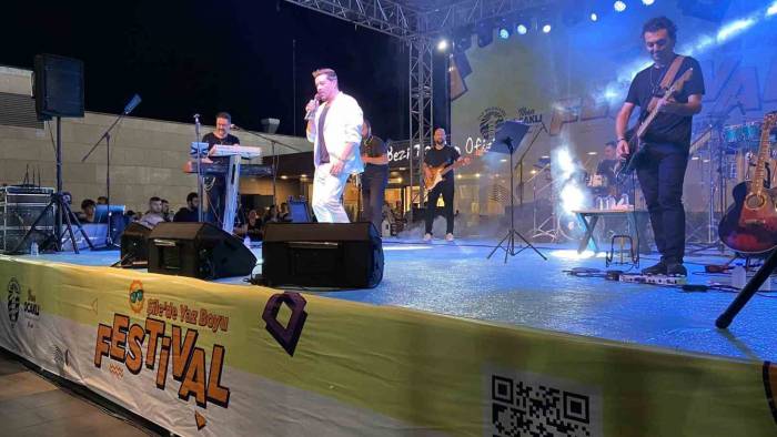 Burak Kut Şilelileri Şarkılarıyla Coşturdu