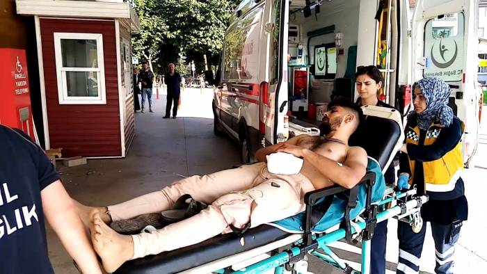 Elini Yatar Makinesine Kaptıran İşçinin 4 Parmağı Koptu