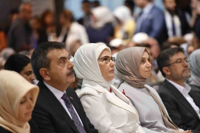 Emine Erdoğan: “devletimiz, Afetlerin Başladığı İlk Andan İtibaren Tüm Kurumlarıyla Varlığını Hissettirdi”
