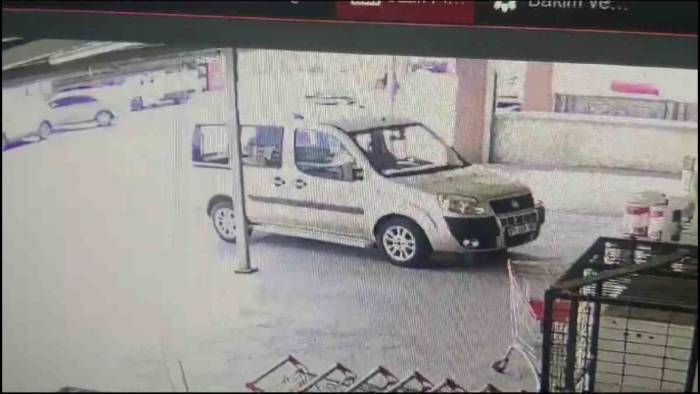 Düzce’de Motosiklet İle Kamyonet Çarpıştı: 1 Ölü, 2 Yaralı