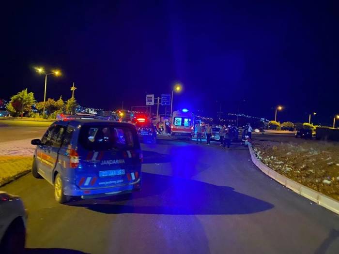 İki Otomobil Kafa Kafaya Çarpıştı: 1’i Bebek 5 Yaralı