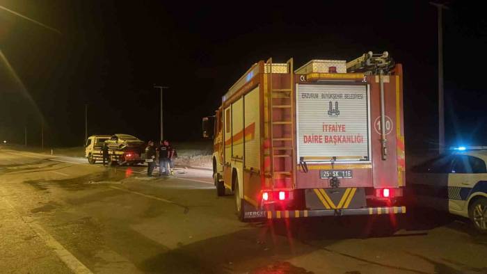 Otomobil Aydınlatma Direğine Çarpıp Takla Attı: 2 Yaralı