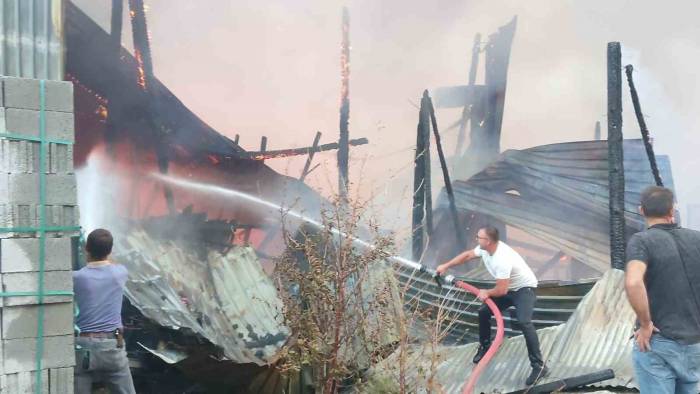 Uzundere’de Korkutan Yangın