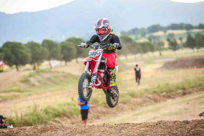 Babasını Örnek Aldı, 7 Yaşında Motokrosçu Oldu