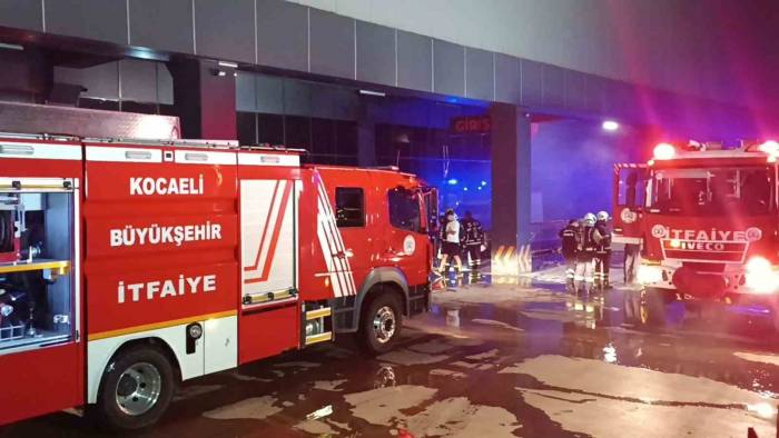 Toptan Markette Yangın: Söndürme Sistemi Faciayı Önledi