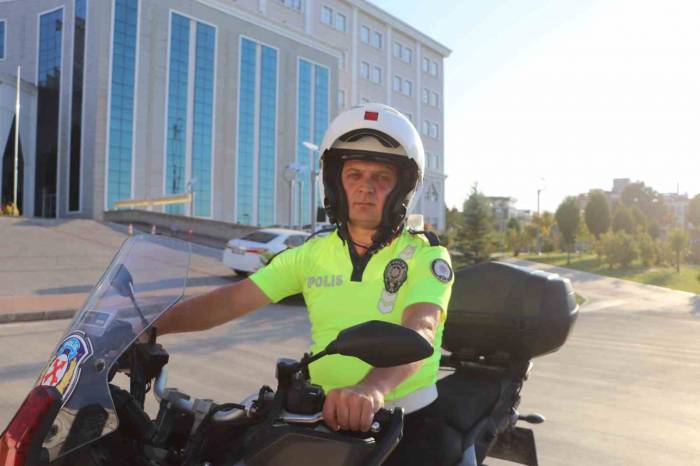 O Polis Konuştu: "kendisi Gözyaşlarını Tutamadı, Ben De Çok Duygulandım"