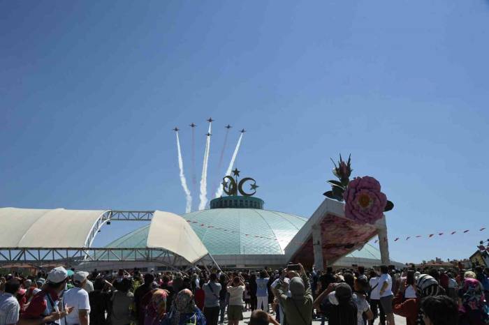 Türk Yıldızları Isparta Semalarında Nefesleri Kesti