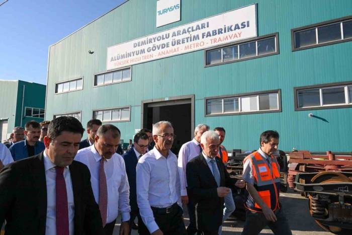 Bakan Uraloğlu: “milli Elektrikli Trenimizden Sonra Milli Hızlı Trenimizi De Yapıyoruz”