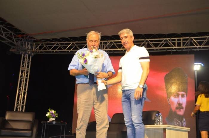 Ünlü Tarihçi Ve Yazar Ortaylı: “hayatınızı Dizler Değil, Kitaplar Doldursun”