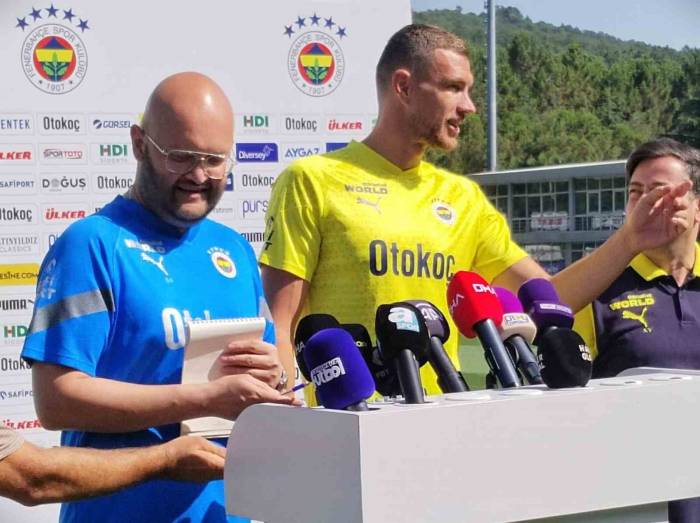 Edin Dzeko: "fenerbahçe Her Zaman Şampiyonluk İçin Oynar, Ben De Bunun İçin Buradayım"