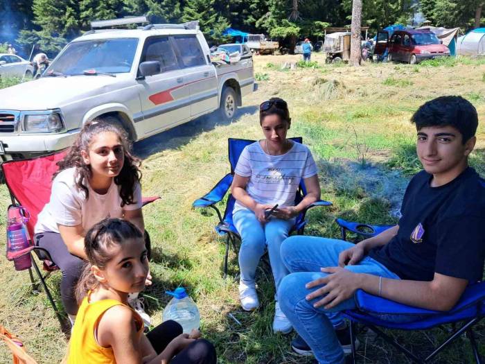 Artvin’de Sıcaklardan Bunalanlar Yayla Şenliğine Akın Etti