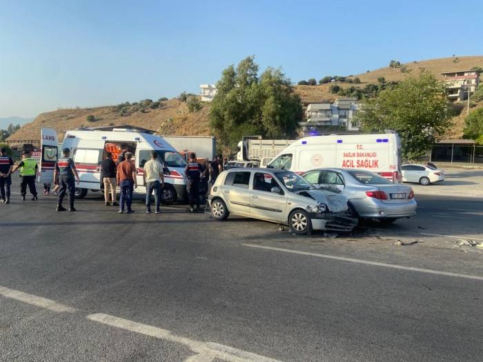 Çakırbeyli Kavşağı’nda Kaza 3 Yaralı