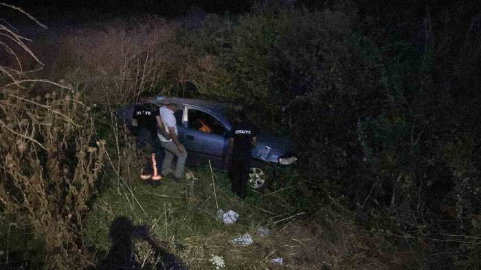 Edirne’de Otomobil Şarampole Girdi: 2 Yaralı