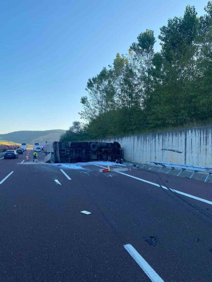 Yalova’da Otobüs İle Tır Çarpıştı: 1 Ölü, 4 Yaralı