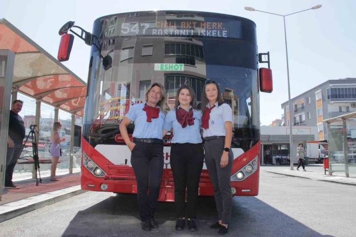 İzmir’in Kadın Otobüs Şoförlerinden Herkes Memnun