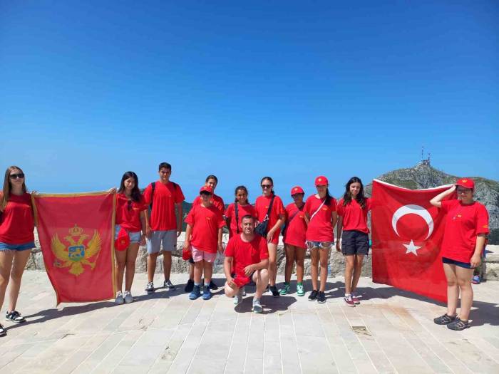 Burhaniyeli Gençlerden Karadağ Çıkarması