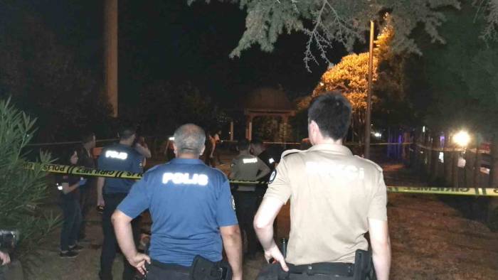 Parkta Çıkan Tartışmada Bıçaklanarak Öldürüldü