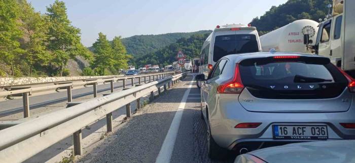 Kaza Sebebiyle Yol Kapandı, Sınava Adaylar Yürüyerek Gitti