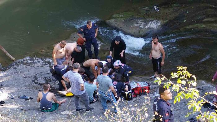 Derede Can Pazarı: Üniversite Öğrencisinin Duran Kalbi İçin Sağlık Personeli Seferber Oldu