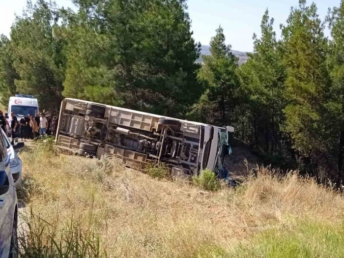 Şarampole Devrilen Otobüsteki Yaralı Sayısı 19’a Yükseldi