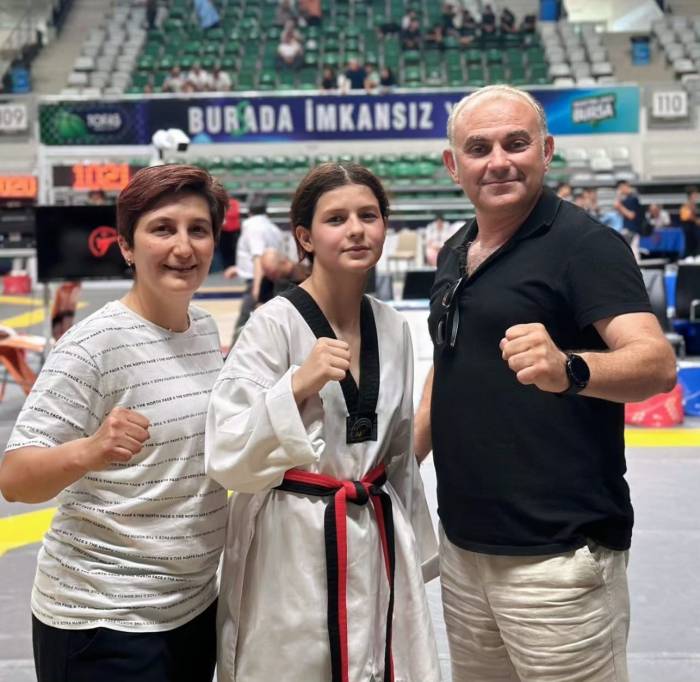 Yunusemreli Selvinaz, Dünya Şampiyonası Biletini Aldı