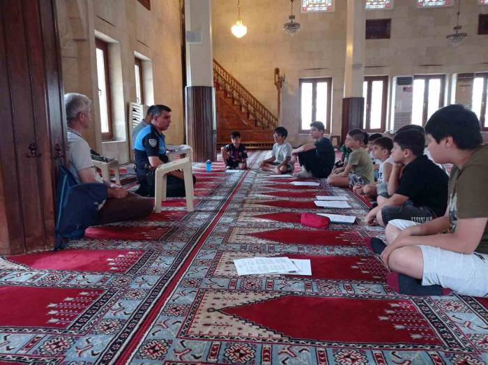 Polisten Çocuklara Kanal Ve Göle Girmeyin Uyarısı