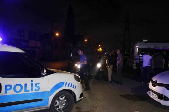 Adana’da Parkta Silahlı Saldırı: 2 Yaralı