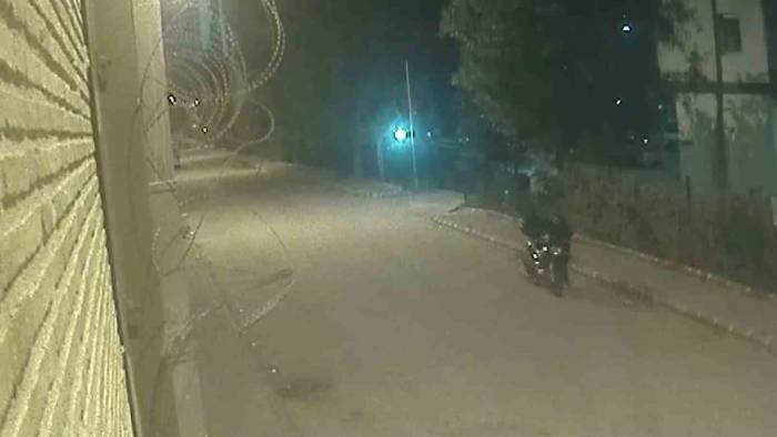 Hırsızlık İçin Taksiyle Gelmiş: Otomobil Ve Motosiklet Çalan 3 Şüpheli Yakalanıp Tutuklandı