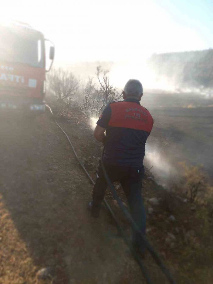 Arazide Başlayan Yangın Ormanlık Alan Sıçramadan Söndürüldü