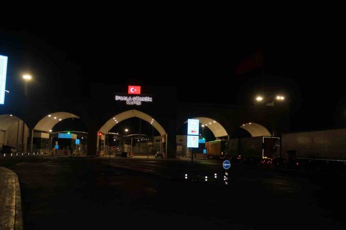 Avrupa’ya Gitme Hayaliyle Tırın Dorsesine Giren 4 Göçmen Öldü