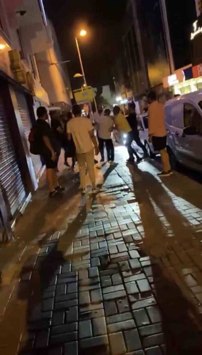 İstanbul’da Laf Atma İddiasına Dayak Kamerada