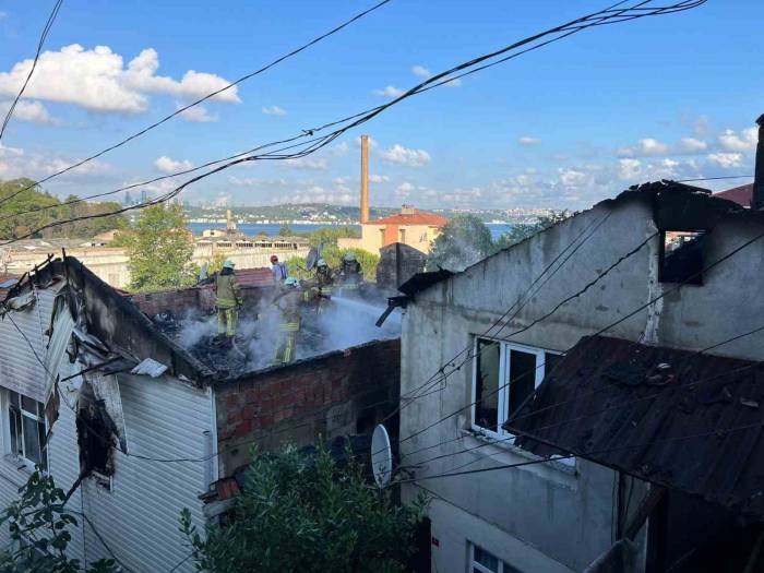 Beykoz’da 2 Gece Kondunun Çatısı Alev Alev Yandı