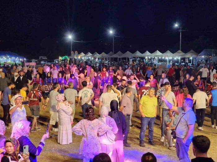 Binlerce Kişi Şenlikte Doyasıya Eğlendi