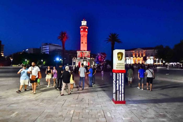İzmir’de Lozan Barış Antlaşmasının 100. Yıl Kutlamaları Başladı