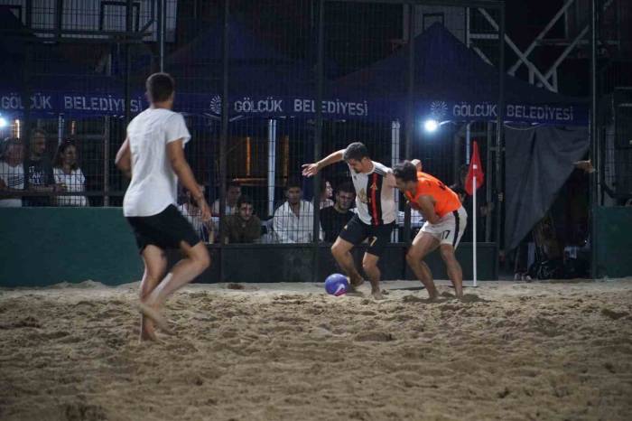 Kum Futbol Turnuvası Çekişmeli Geçti